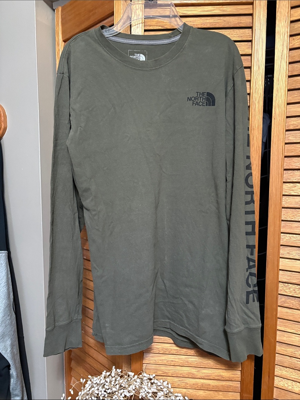 The North Face Men's Long Sleeve Crew in Olive